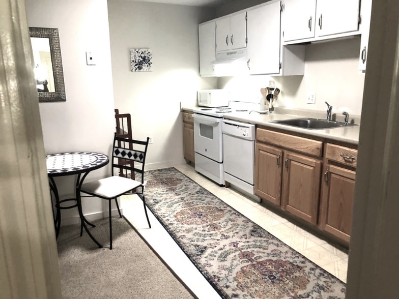 Building Photo - 11 St James Pl