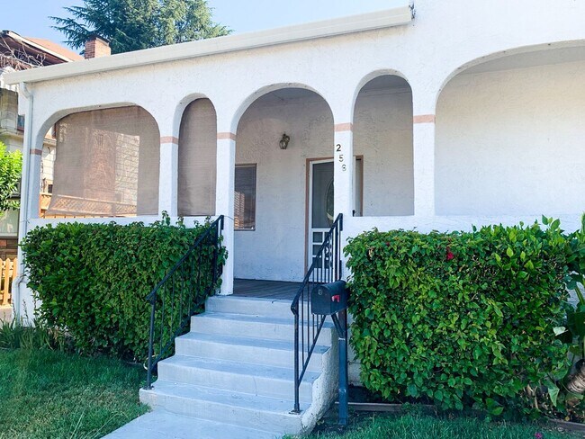 Building Photo - Beautifully Renovated Historical San Jose 3 Bedroom Home