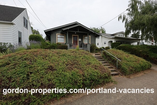Building Photo - SE 11th Ave - Vintage 1 bedroom bungalow with office/den in Brooklyn neighborhood