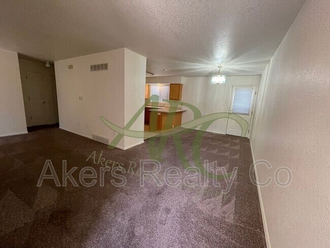 Building Photo - 2730 Poplar St