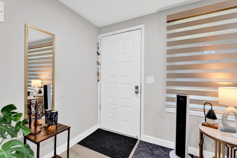 Building Photo - 6 Roanoke Ln