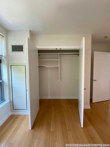 Building Photo - 601 Albany St