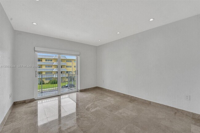 Building Photo - 7401 SW 82nd St