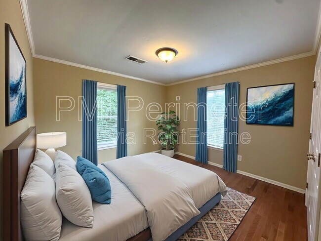 Building Photo - 5338 Roberts Dr