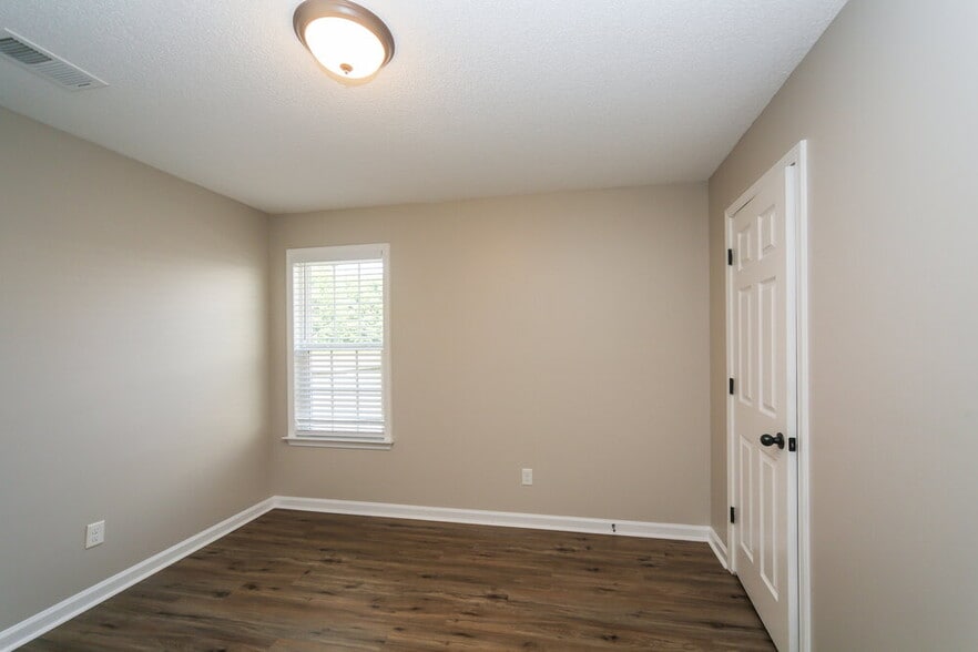 Building Photo - 7333 Green Ash Dr