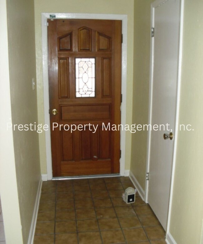 Building Photo - Beautifully and Spacious East Side Home!