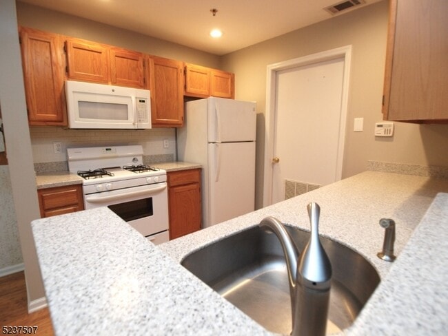 Building Photo - 5007 Tudor Dr