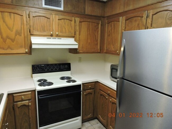 Building Photo - Great Condo Close to Southgates of  LSU