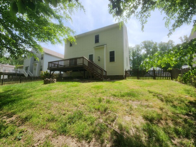 Building Photo - Beautiful Spacious Home in Huntington Place!