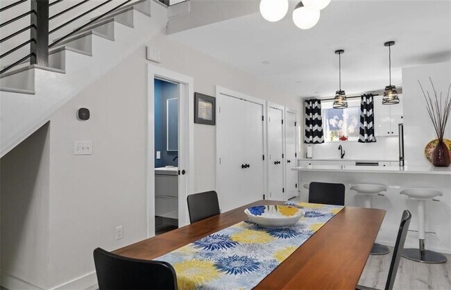 Building Photo - 26 W Narragansett Ave