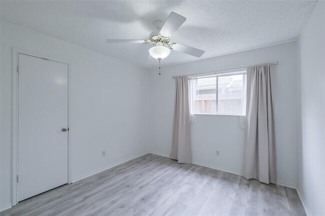 Building Photo - 5026 Algernon Dr