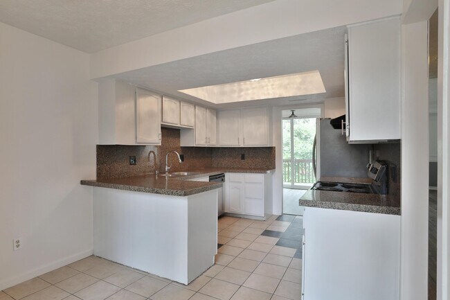 Building Photo - 4966 Wintersong Ln