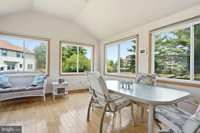 Building Photo - 9 Hibiscus Pl