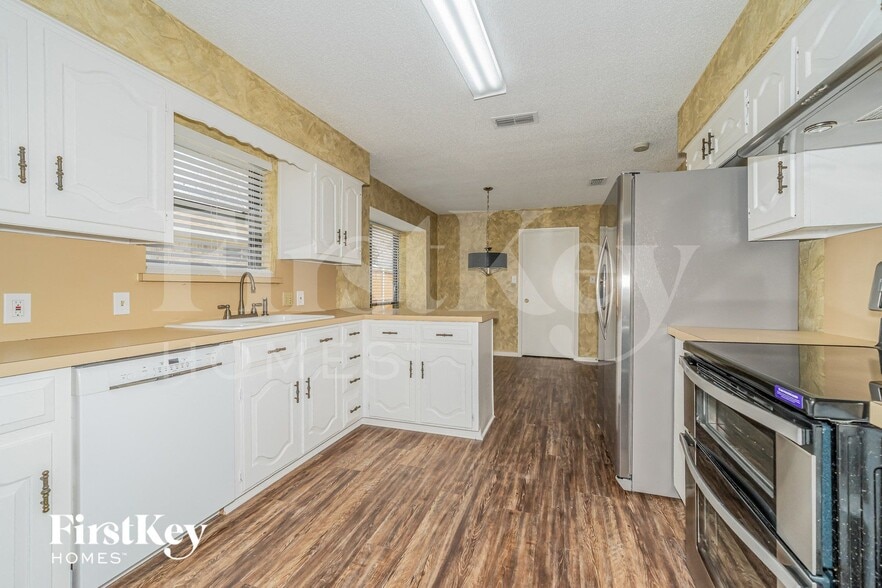 Building Photo - 3941 Los Robles Dr