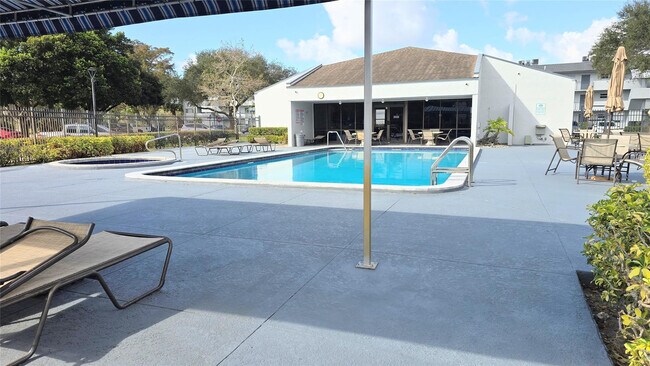 Building Photo - 8421 Lagos De Campo Blvd