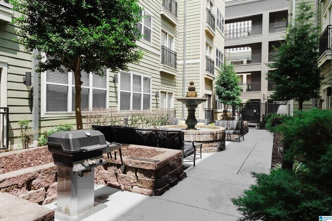 Building Photo - 2020 5th Ave S