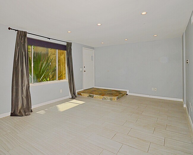 Building Photo - 2230 N Indian Canyon Dr