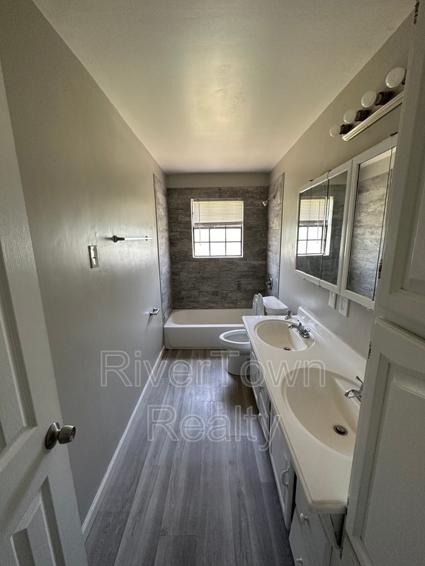 Building Photo - 2895 Briarwood Dr