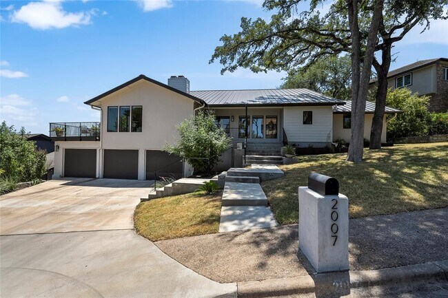 Primary Photo - 2007 Wychwood Dr