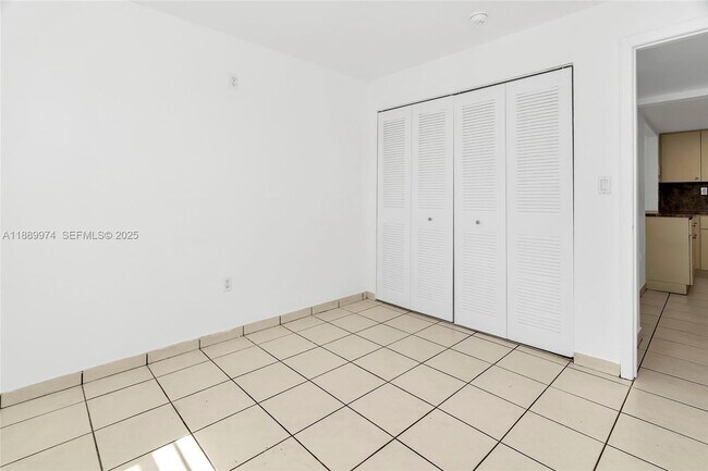 Building Photo - 3945 SW 89th Ave