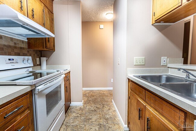 Building Photo - 6242 Ridgegate Cir