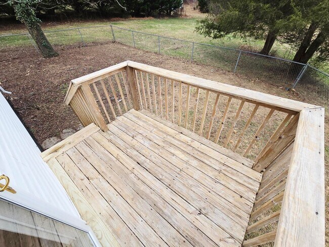 Building Photo - This charming 2 bedroom, 1 bathroom home is now available for rent.