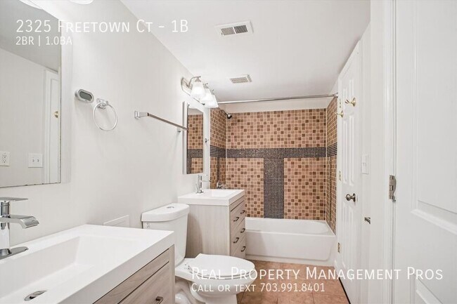Building Photo - 2325 Freetown Ct