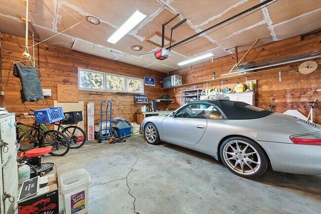 Building Photo - 1501 Cedar St