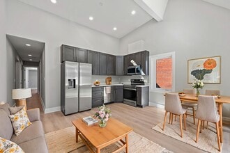 Building Photo - 4535 Avondale St