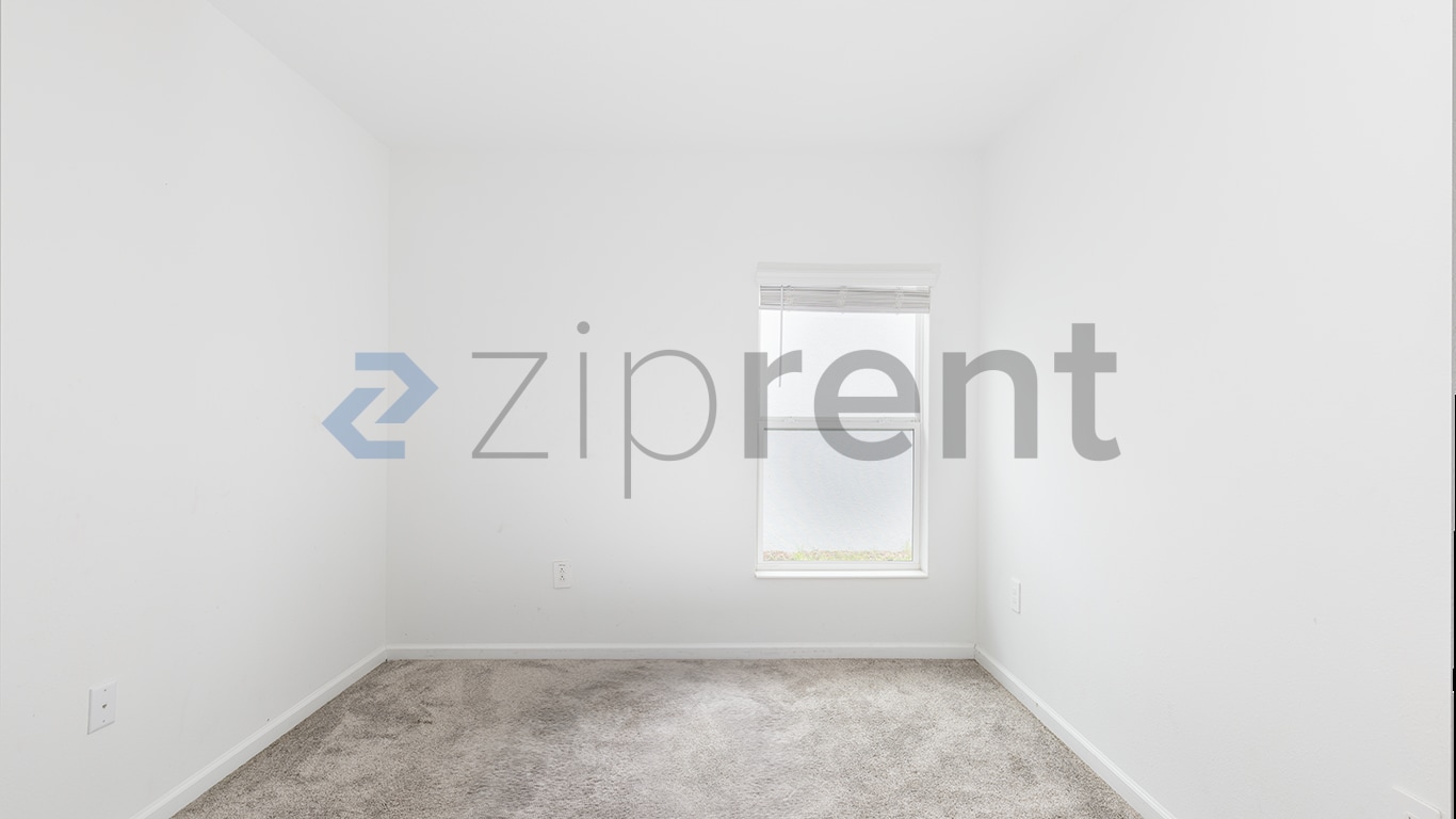Building Photo - Unit