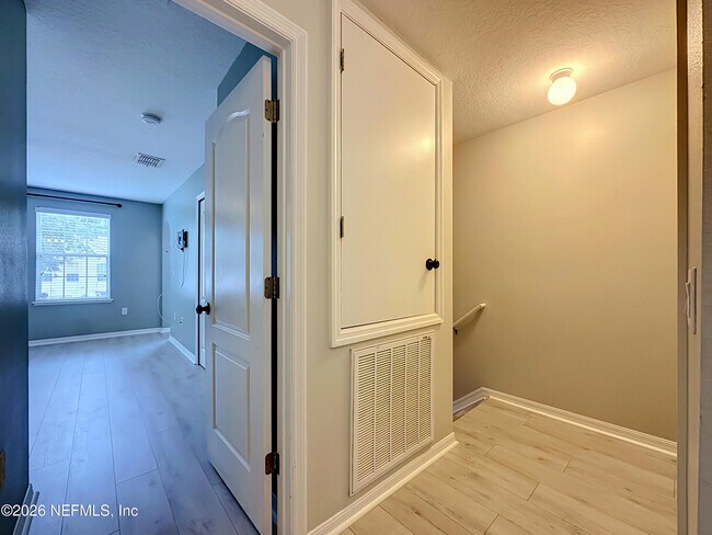 Building Photo - 8224 Halls Hammock Ct