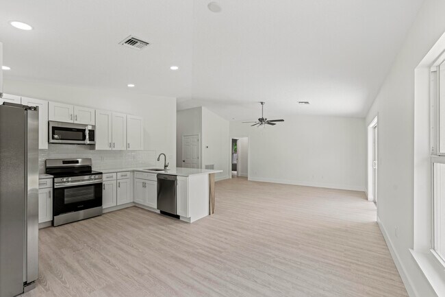 Building Photo - 7304 Miramar Ave