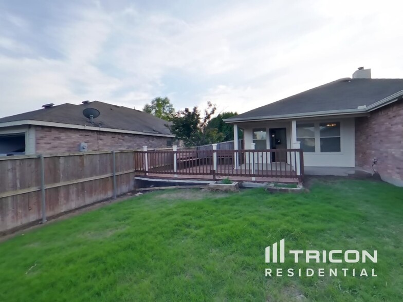 Building Photo - 1504 Redman Dr