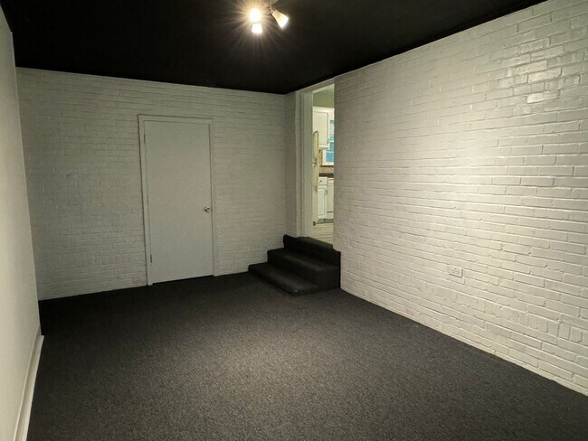 Building Photo - BRICK & BEAUTIFUL! 3 Bedroom MOVE IN READY
