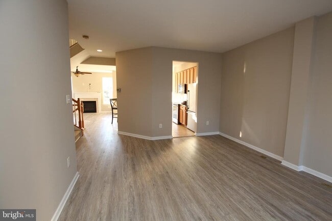 Building Photo - 10023 Iron Pointe Dr