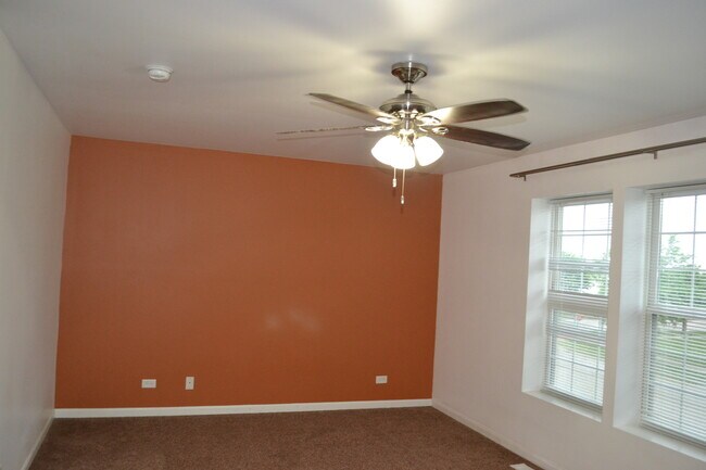 Building Photo - 406 Valentine Way