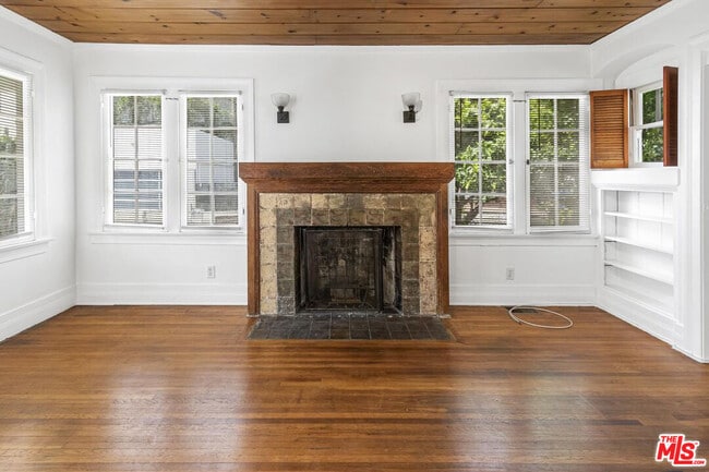 Building Photo - 3860 Goldwyn Terrace