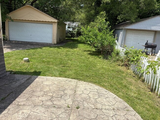 Building Photo - Cozy 2 Bedroom, 1 bath in Warren