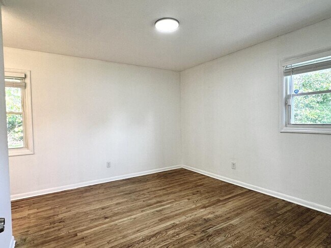 Building Photo - 627 Burgoyne Dr