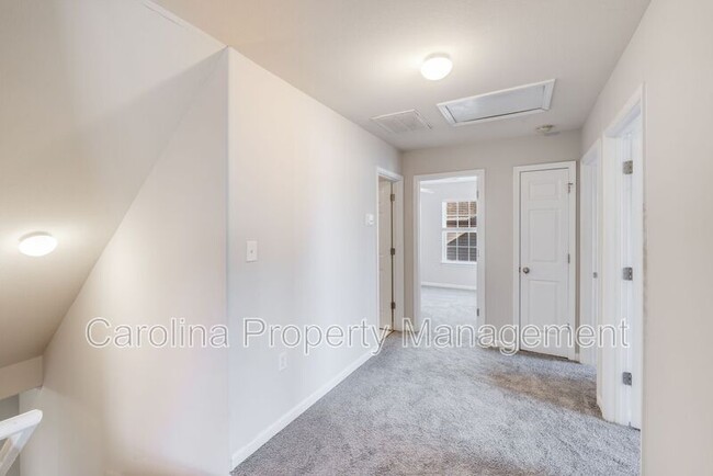 Building Photo - 7020 Bullock Dr