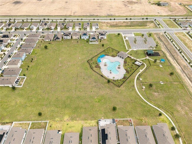 Building Photo - 2203 Pigeon Plum Dr