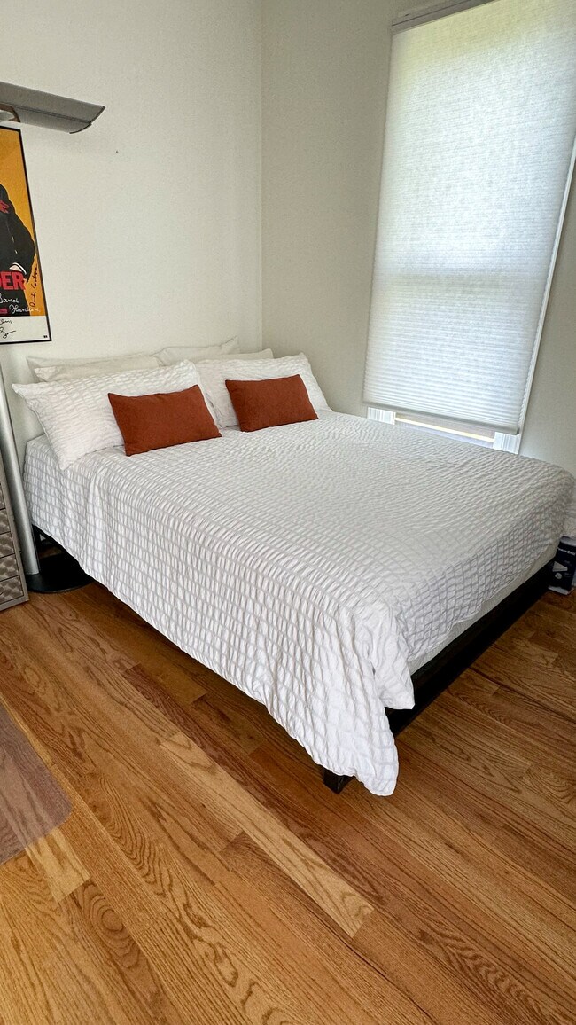 Building Photo - 64 Daniel St SE