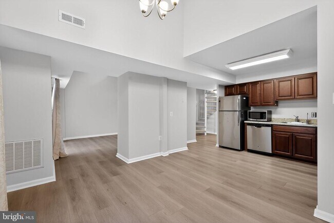 Building Photo - 7 Pickering Ct