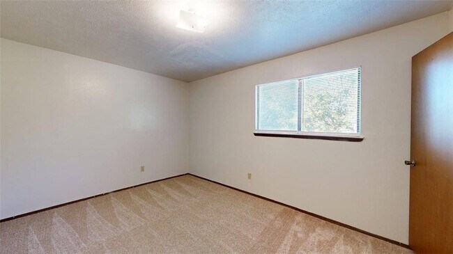 Building Photo - 1002 Verde Dr