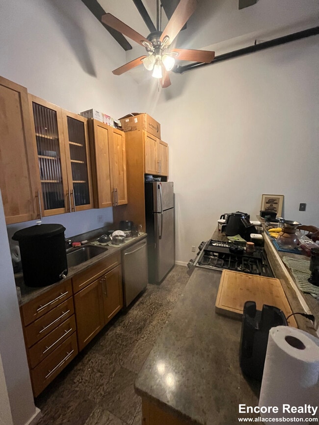 Building Photo - 254 Friend St