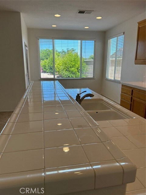 Building Photo - 35921 Camelot Cir