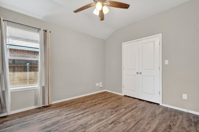 Building Photo - 623 N Elkhart Ave