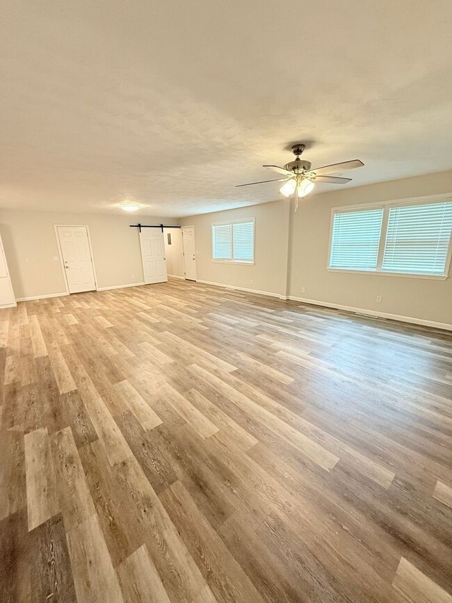 Building Photo - Ultra Open Floor Plan - Lots of New - Walk...