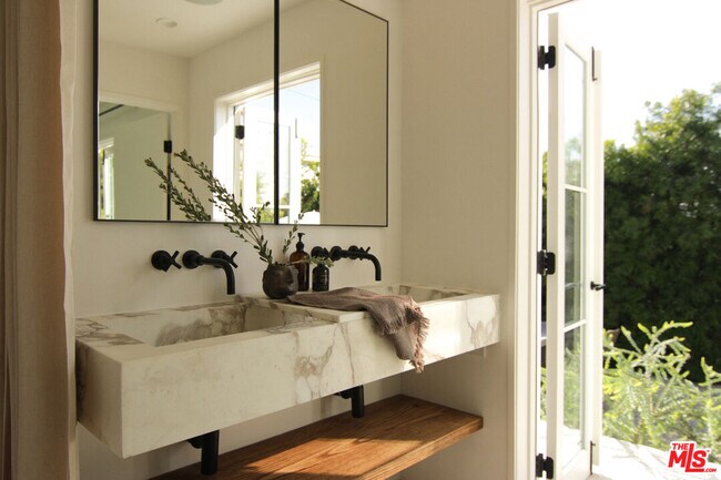 Building Photo - 349 Stowe Terrace