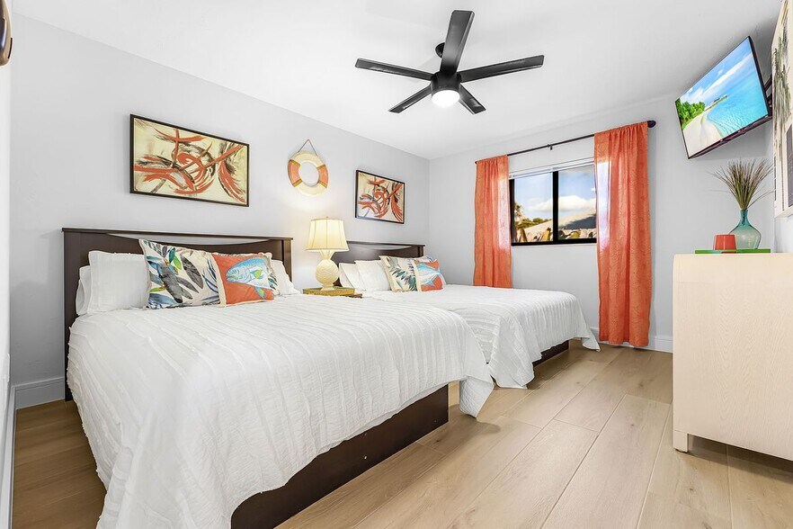 Building Photo - 663 110th Ave N